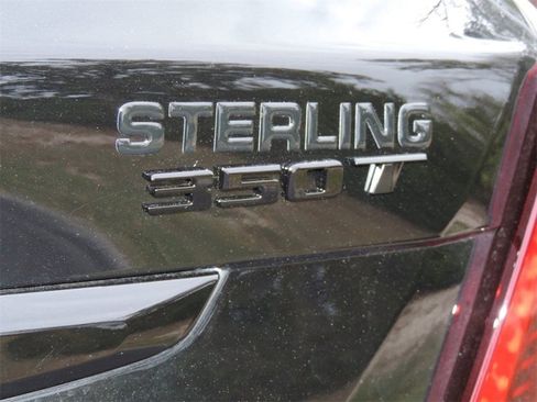 New 2026 Cadillac XT5 Luxury w/ LPO, ONYX Package image 13