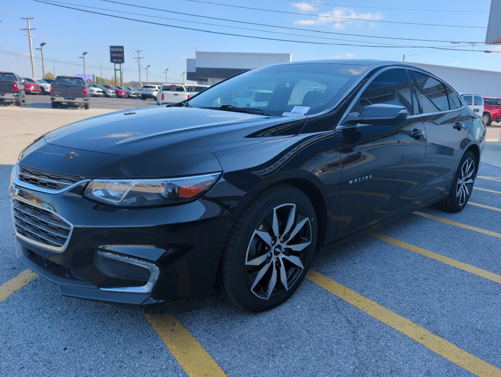 Used 2017 Chevrolet Malibu LT w/ Leather Package FWD image 3