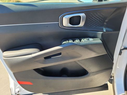 Used 2022 Kia Sorento LX image 21