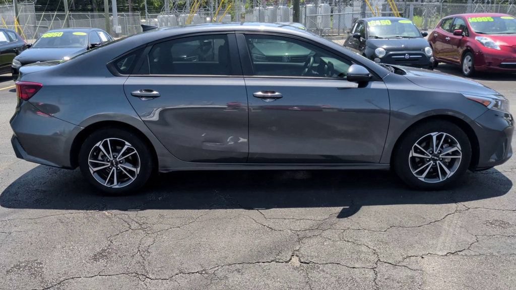 Used 2022 Kia Forte LXS w/ LXS Technology Package FWD image 9