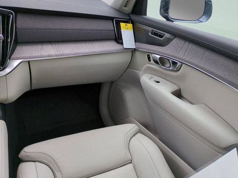 New 2026 Volvo XC90 T8 Ultra w/ Protection Package Premier AWD/4WD image 14