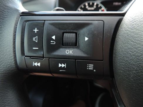 Used 2021 Nissan Rogue SV image 26