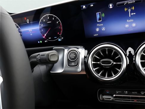 New 2025 Mercedes-Benz GLB 250 4MATIC image 29