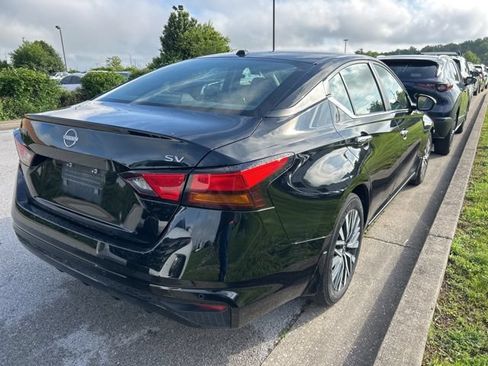 Used 2024 Nissan Altima 2.5 SV FWD image 3