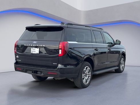 Used 2025 Ford Expedition Max Active AWD/4WD image 3