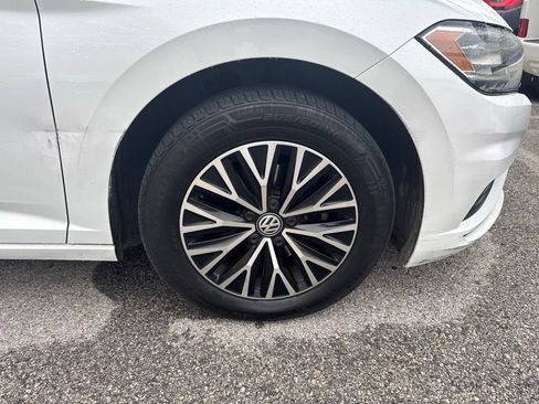 Used 2019 Volkswagen Jetta SE FWD image 3