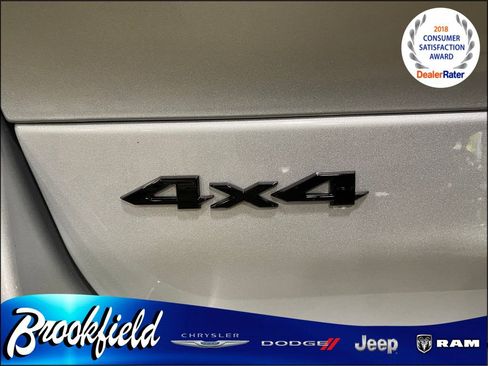 New 2025 Jeep Grand Cherokee L Laredo image 11