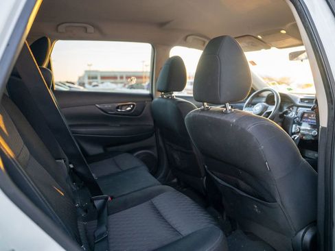 Used 2018 Nissan Rogue SV image 14