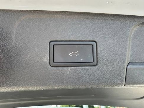 Used 2024 Volkswagen Atlas SE w/ Panoramic Sunroof Package FWD image 23