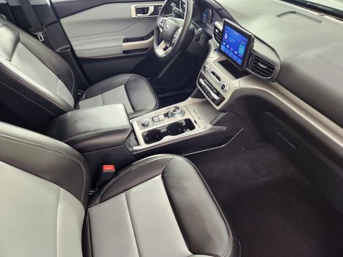 Used 2023 Ford Explorer XLT w/ Equipment Group 202A AWD/4WD image 13