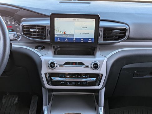 Used 2024 Ford Explorer XLT w/ Equipment Group 202A image 3