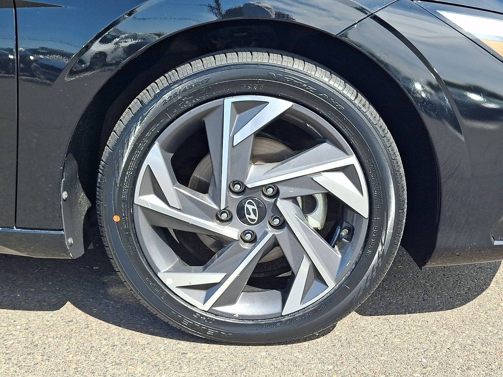 Certified 2025 Hyundai Elantra Limited FWD image 8
