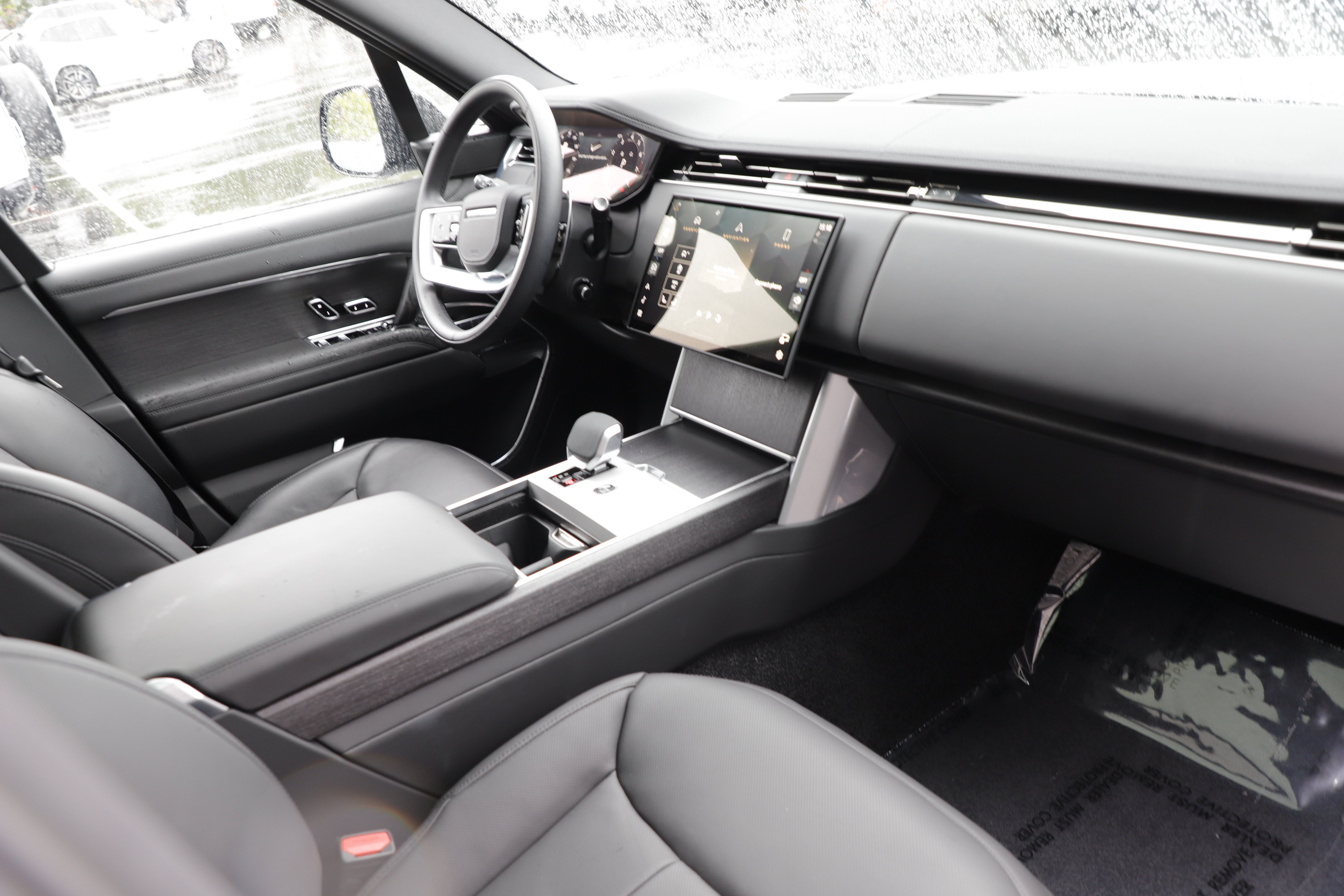 Certified 2024 Land Rover Range Rover SE AWD/4WD image 11