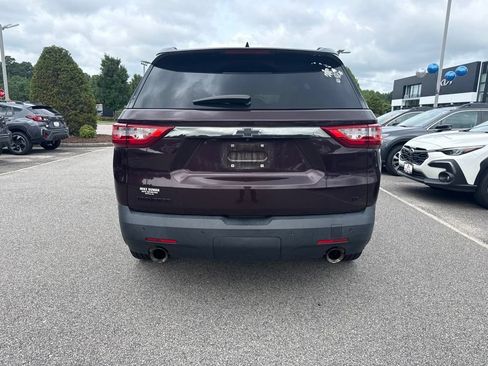 Used 2019 Chevrolet Traverse LT w/ LPO, Blackout Package FWD image 4
