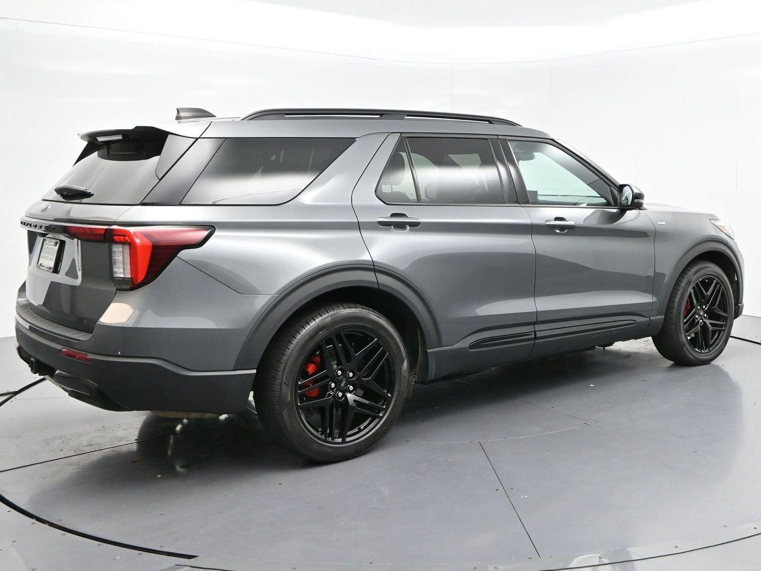 Used 2025 Ford Explorer ST-Line w/ Premium Package RWD image 7