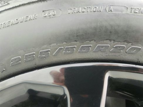 Used 2020 Land Rover Discovery HSE image 43