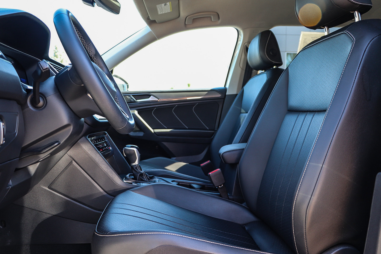 Used 2023 Volkswagen Tiguan SE FWD image 18