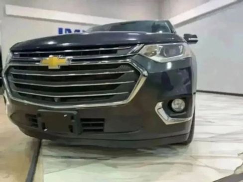 Used 2021 Chevrolet Traverse LT w/ LT Premium Package image 5