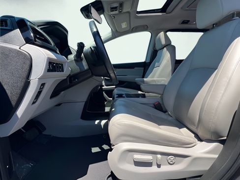 Used 2018 Honda Odyssey Elite image 16