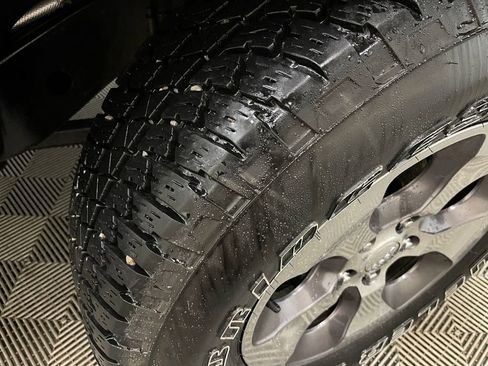 Used 2018 Jeep Wrangler Sahara w/ Connectivity Group AWD/4WD image 42