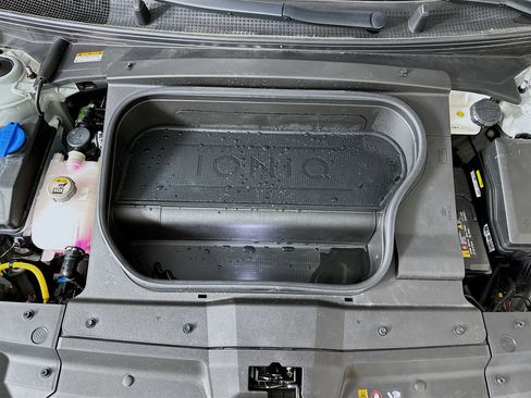 Used 2024 Hyundai Ioniq 6 SE RWD image 33