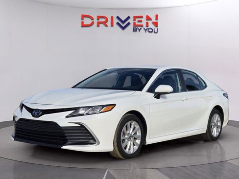 Used 2024 Toyota Camry LE image 1