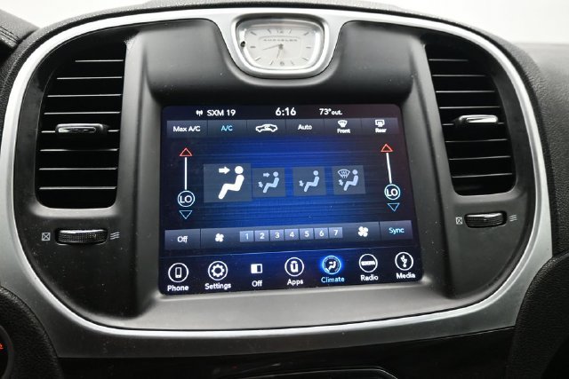 Used 2019 Chrysler 300 Touring w/ Chrome Appearance Package RWD image 18