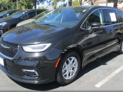 Used 2023 Chrysler Pacifica Touring-L