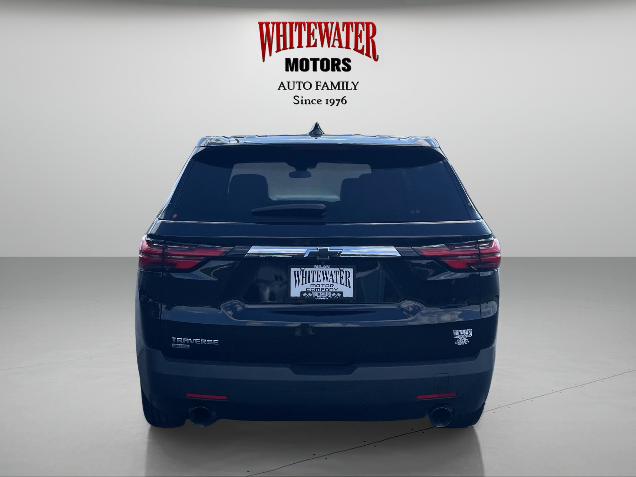 Used 2024 Chevrolet Traverse LS w/ Safety Package FWD image 4