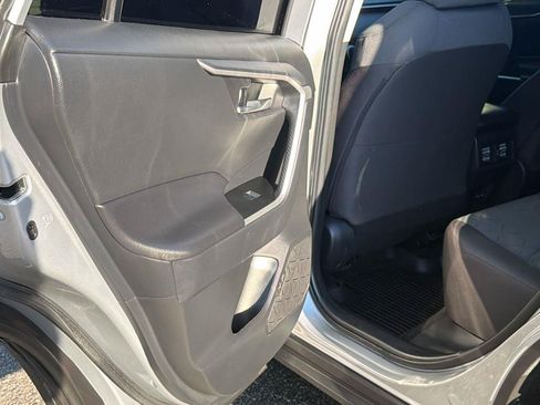 Used 2025 Toyota RAV4 XLE FWD image 21