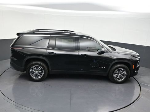Used 2025 Chevrolet Traverse LT FWD image 23