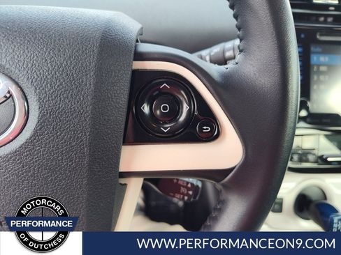 Used 2016 Toyota Prius Three FWD image 17