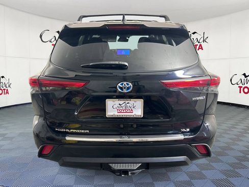 Used 2023 Toyota Highlander Bronze Edition FWD image 6
