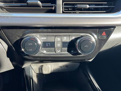 Used 2024 Chevrolet Trax ACTIV w/ Driver Confidence Package image 30