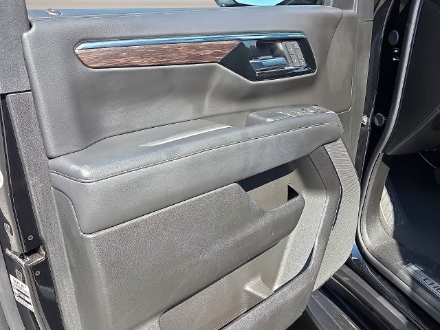 Certified 2025 Chevrolet Suburban LT AWD/4WD image 16