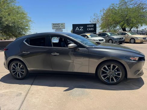 Used 2019 MAZDA MAZDA3 Hatchback w/ Preferred Package FWD image 5