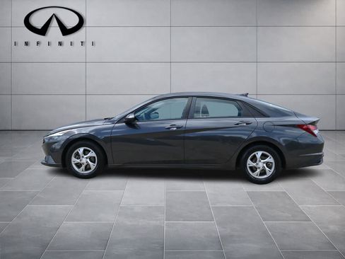 Used 2021 Hyundai Elantra SE FWD image 4