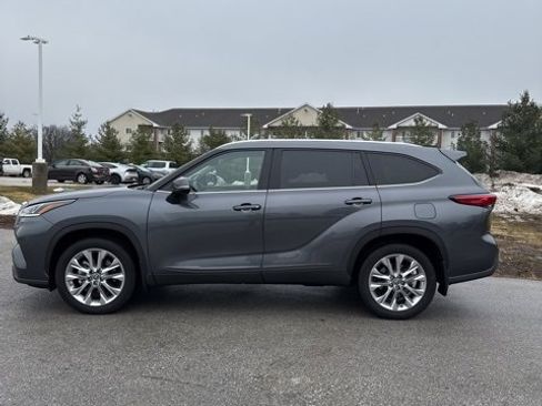 Used 2020 Toyota Highlander Limited image 1