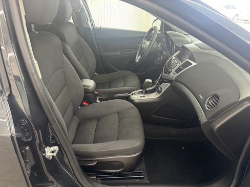 Used 2016 Chevrolet Cruze LT w/ Technology Package image 18