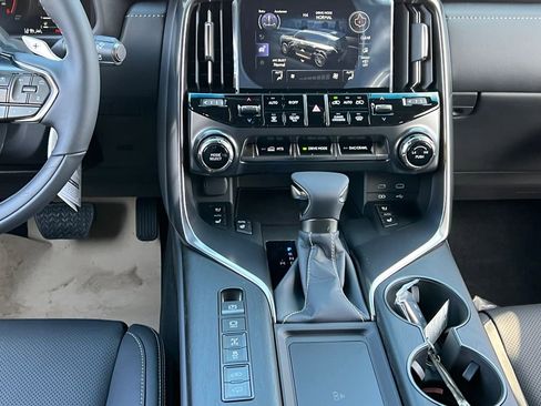 New 2026 Lexus LX 600 4WD w/ Luxury Package image 12