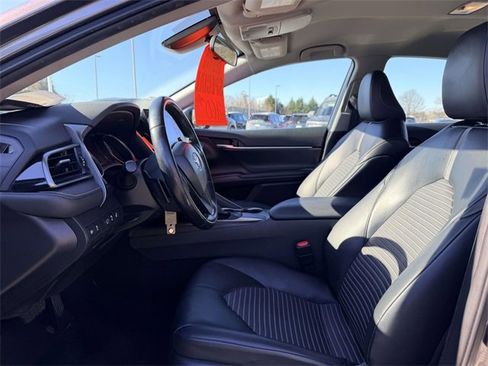 Used 2022 Toyota Camry SE image 18