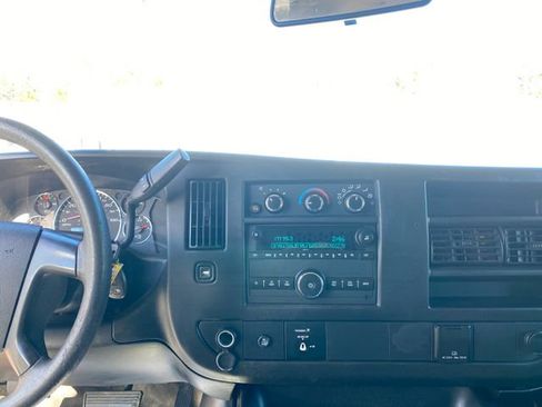 Used 2015 GMC Savana 3500 Extended image 21