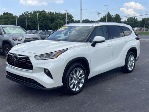 Certified 2021 Toyota Highlander Limited FWD image 1