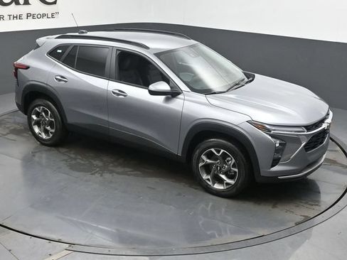 New 2026 Chevrolet Trax LT FWD image 16
