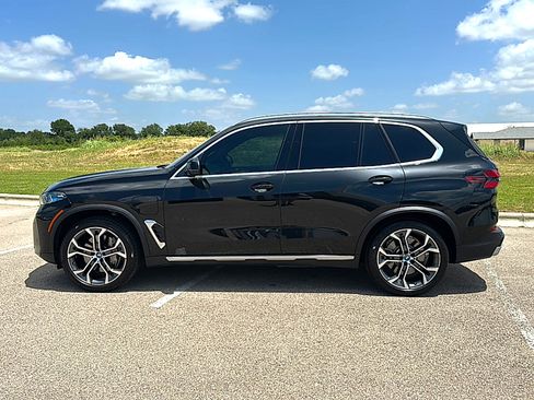 Certified 2025 BMW X5 xDrive50e w/ Premium Package AWD/4WD image 5