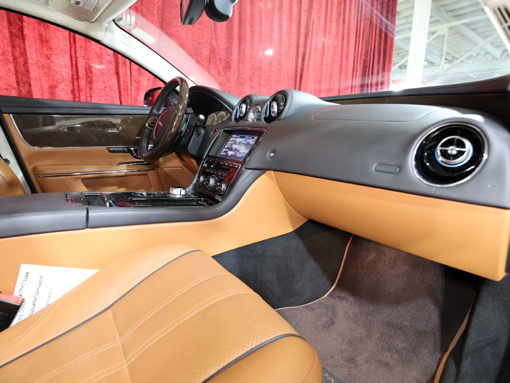 Used 2014 Jaguar XJ L Supercharged RWD image 23