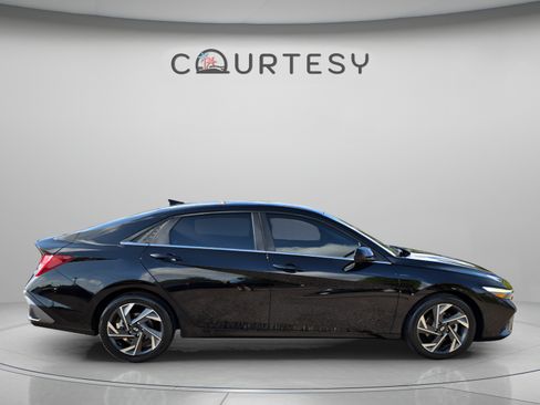 Certified 2024 Hyundai Elantra SEL w/ Convenience Package FWD image 6