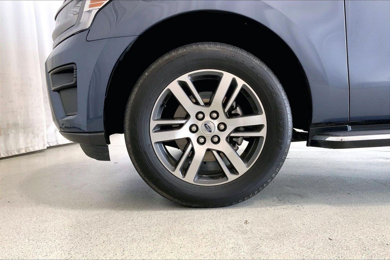 Used 2023 Ford Expedition Max XLT RWD image 6