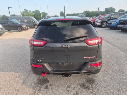 Used 2016 Jeep Cherokee Trailhawk w/ Comfort/Convenience Group AWD/4WD image 6
