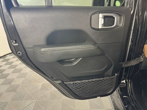 Used 2020 Jeep Wrangler Unlimited Sahara image 22